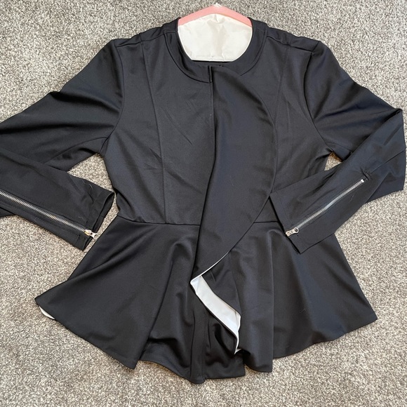 Cellabie light weight jacket.  Color:Black and white.  Size Xl - Picture 2 of 11